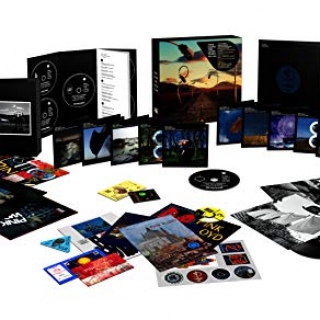 Pink Floyd The Later Years 1987 – 2019, un set di 18 dischi con 5 CD, 6 Blu-Rays, 5 DVD, 2 singoli in vinile più un libro fotografico ed altre memorabilia