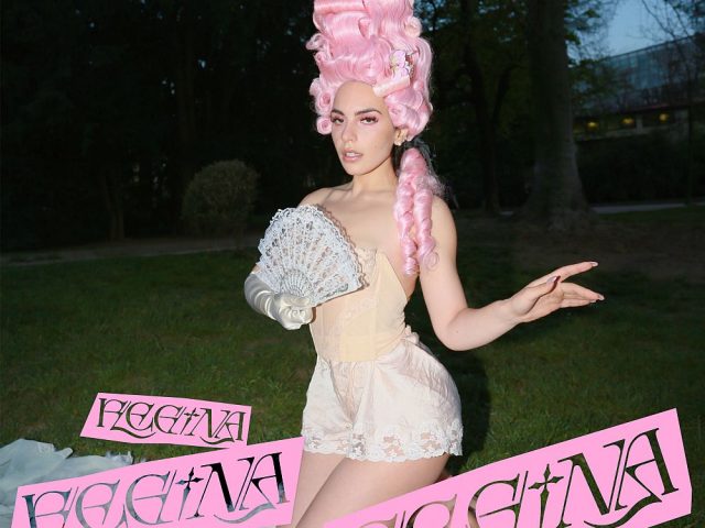 Lolita con il nuovo singolo Regina esplora la sessualità in modo disinibito