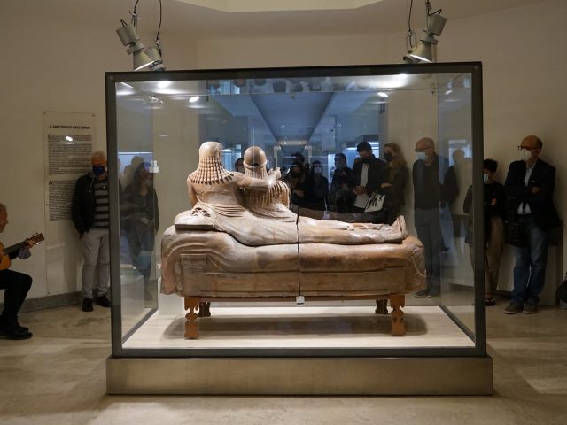 Anche le statue parlano: al Museo di Villa Giulia con Edoardo De Angelis
