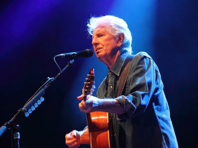 Chicago – “We Can Change The World” canta Graham Nash