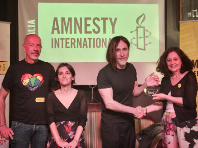 A Manuel Agnelli il Premio Amnesty International Italia
