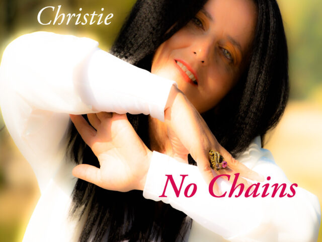 La piaga della violenza contro le donne in No Chains, nuovo album di Mariah Christie