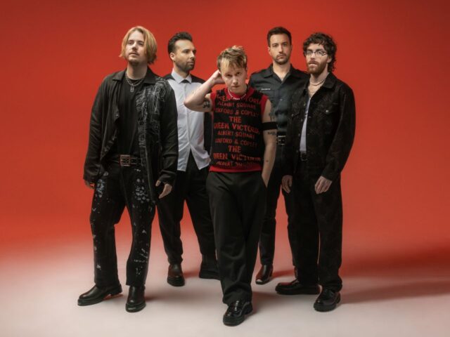 Nothing But But Thieves: uscita la versione deluxe di Dead Club City