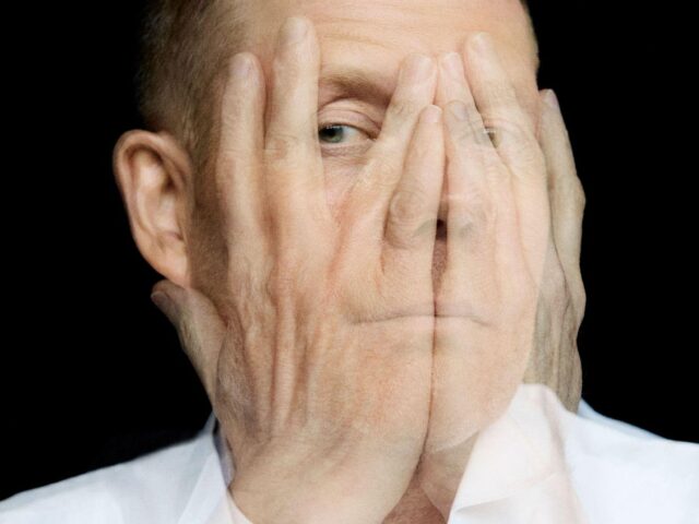 Max Richter annuncia il nuovo album While The Flood Rages