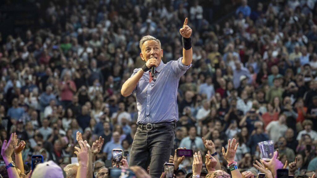 L'immagine attuale non ha un testo alternativo. Il nome del file è: Springsteen-Philadelphia.jpg