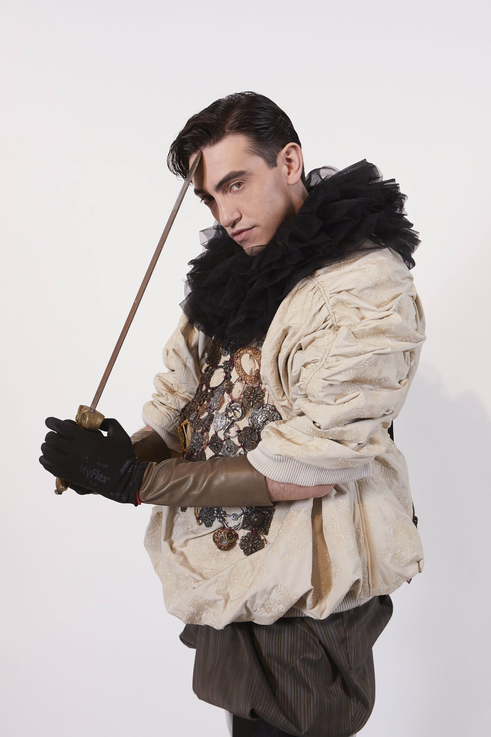 Michele Bravi: slitta il tour di Commedia Musicale