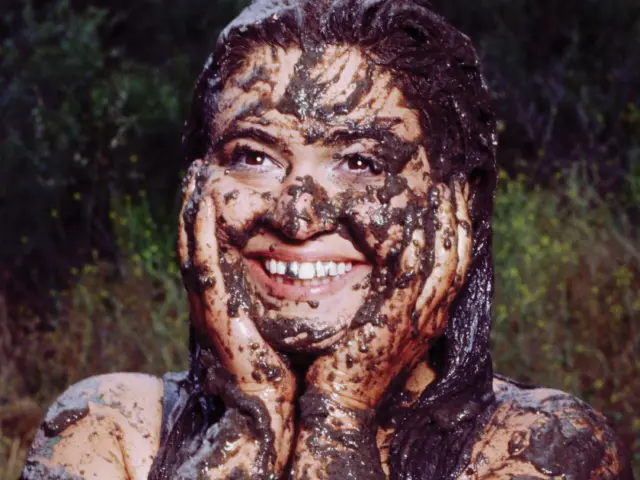 La cantautrice Remi Wolf ha pubblicato Mud, il suo terzo album